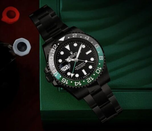 Watches for left-handers: What makes these timepieces stand out?